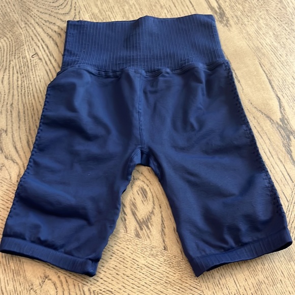 Free People Movement Good Karma Bike Shorts XS/S Blue NWOT - Picture 2 of 5